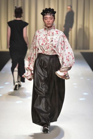 9/40 | VIVIANO Fall 2025 | Photo Credit: JFWO Japan Fashion Week Organization VIVIANO Fall 2025 | Photo Credit: JFWO Japan Fashion Week Organization