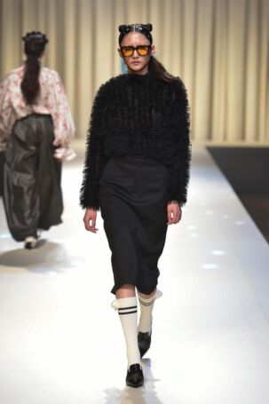 10/40 | VIVIANO Fall 2025 | Photo Credit: JFWO Japan Fashion Week Organization VIVIANO Fall 2025 | Photo Credit: JFWO Japan Fashion Week Organization