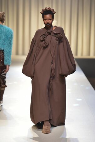 12/40 | VIVIANO Fall 2025 | Photo Credit: JFWO Japan Fashion Week Organization VIVIANO Fall 2025 | Photo Credit: JFWO Japan Fashion Week Organization