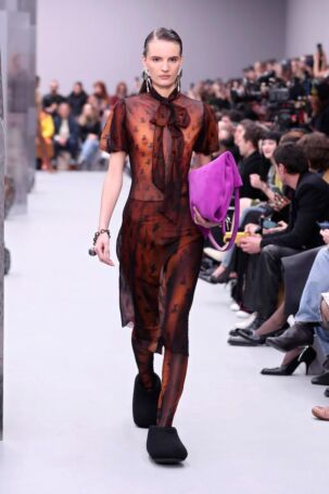 4/48 | Acne Studios Fall 2025 | Photo: NOWFASHION.com Acne Studios Fall 2025 | Photo: NOWFASHION.com