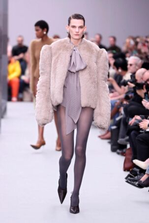 5/48 | Acne Studios Fall 2025 | Photo: NOWFASHION.com Acne Studios Fall 2025 | Photo: NOWFASHION.com