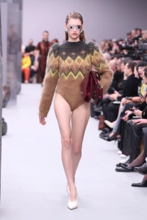 7/48 | Acne Studios Fall 2025 | Photo: NOWFASHION.com Acne Studios Fall 2025 | Photo: NOWFASHION.com