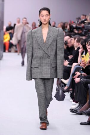 9/48 | Acne Studios Fall 2025 | Photo: NOWFASHION.com Acne Studios Fall 2025 | Photo: NOWFASHION.com