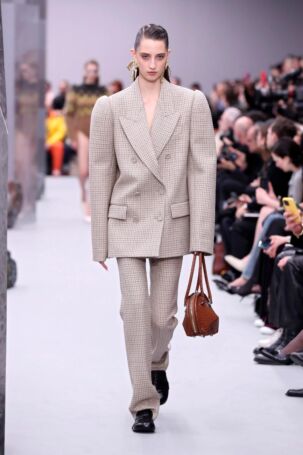 11/48 | Acne Studios Fall 2025 | Photo: NOWFASHION.com Acne Studios Fall 2025 | Photo: NOWFASHION.com