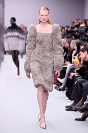 12/48 | Acne Studios Fall 2025 | Photo: NOWFASHION.com Acne Studios Fall 2025 | Photo: NOWFASHION.com