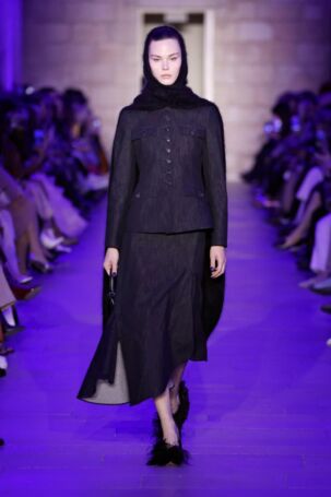 8/55 | Akris Fall 2025 | Photo: NOWFASHION.com Akris Fall 2025 | Photo: NOWFASHION.com