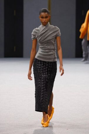 5/52 | Balmain Fall 2025 | Photo: NOWFASHION.com Balmain Fall 2025 | Photo: NOWFASHION.com