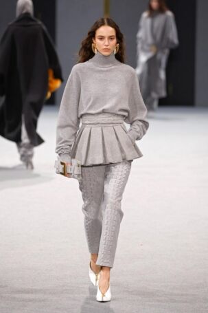10/52 | Balmain Fall 2025 | Photo: NOWFASHION.com Balmain Fall 2025 | Photo: NOWFASHION.com