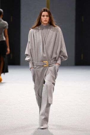 11/52 | Balmain Fall 2025 | Photo: NOWFASHION.com Balmain Fall 2025 | Photo: NOWFASHION.com