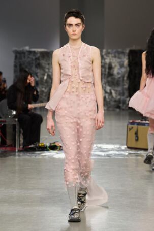 2/31 | Cecilie Bahsen | Fall 2025 | Courtesy of Cecilie Bahsen Cecilie Bahsen | Fall 2025 | Courtesy of Cecilie Bahsen