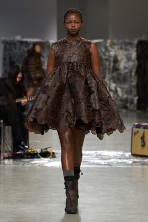 6/31 | Cecilie Bahsen | Fall 2025 | Courtesy of Cecilie Bahsen Cecilie Bahsen | Fall 2025 | Courtesy of Cecilie Bahsen