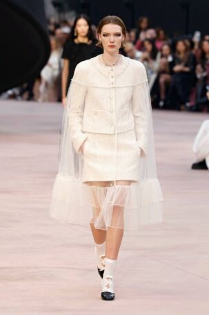 3/72 | Chanel Fall 2025 | Photo: NOWFASHION.com Chanel Fall 2025 | Photo: NOWFASHION.com