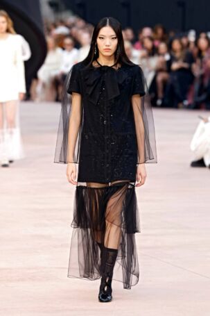 4/72 | Chanel Fall 2025 | Photo: NOWFASHION.com Chanel Fall 2025 | Photo: NOWFASHION.com