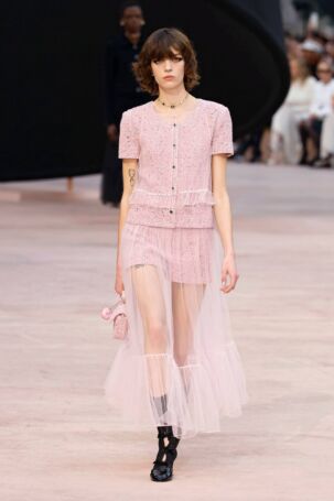 6/72 | Chanel Fall 2025 | Photo: NOWFASHION.com Chanel Fall 2025 | Photo: NOWFASHION.com