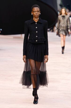 7/72 | Chanel Fall 2025 | Photo: NOWFASHION.com Chanel Fall 2025 | Photo: NOWFASHION.com