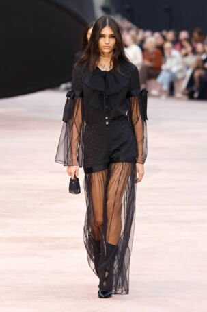 9/72 | Chanel Fall 2025 | Photo: NOWFASHION.com Chanel Fall 2025 | Photo: NOWFASHION.com