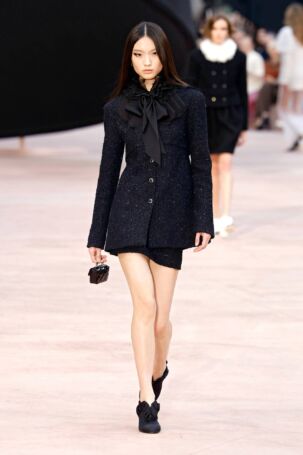 10/72 | Chanel Fall 2025 | Photo: NOWFASHION.com Chanel Fall 2025 | Photo: NOWFASHION.com