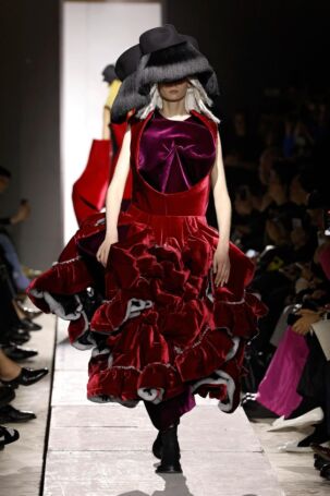 7/20 | Comme Des Garçons Fall 2025 | Photo: NOWFASHION.com Comme Des Garçons Fall 2025 | Photo: NOWFASHION.com
