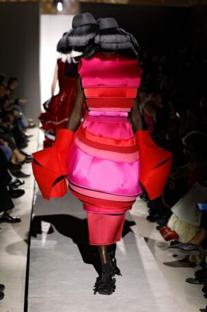 8/20 | Comme Des Garçons Fall 2025 | Photo: NOWFASHION.com Comme Des Garçons Fall 2025 | Photo: NOWFASHION.com