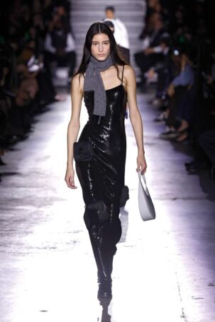 9/44 | Coperni Fall 2025 | Photo: NOWFASHION.com Coperni Fall 2025 | Photo: NOWFASHION.com