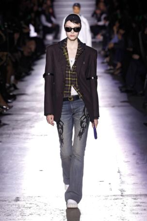 10/44 | Coperni Fall 2025 | Photo: NOWFASHION.com Coperni Fall 2025 | Photo: NOWFASHION.com