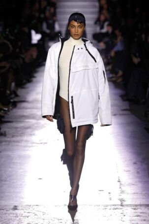 11/44 | Coperni Fall 2025 | Photo: NOWFASHION.com Coperni Fall 2025 | Photo: NOWFASHION.com