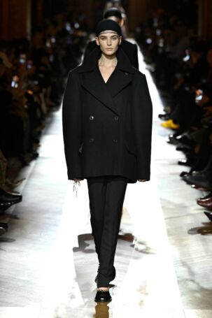 4/56 | Dries Van Noten Fall 2025 | Photo: NOWFASHION.com Dries Van Noten Fall 2025 | Photo: NOWFASHION.com