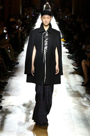 5/56 | Dries Van Noten Fall 2025 | Photo: NOWFASHION.com Dries Van Noten Fall 2025 | Photo: NOWFASHION.com