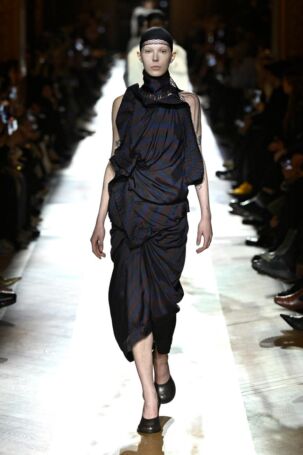 7/56 | Dries Van Noten Fall 2025 | Photo: NOWFASHION.com Dries Van Noten Fall 2025 | Photo: NOWFASHION.com