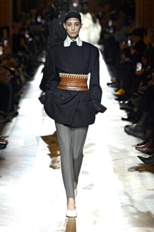 10/56 | Dries Van Noten Fall 2025 | Photo: NOWFASHION.com Dries Van Noten Fall 2025 | Photo: NOWFASHION.com