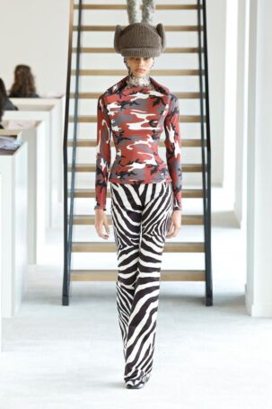9/54 | Duran Lantink Fall 2025 | Photo: NOWFASHION.com Duran Lantink Fall 2025 | Photo: NOWFASHION.com