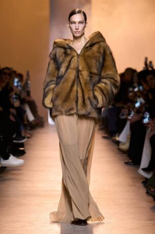 1/62 | Elie Saab | Fall 2025 | Courtesy of Elie Saab Elie Saab | Fall 2025 | Courtesy of Elie Saab