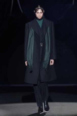 3/45 | Enfants Riches Deprimés Fall 2025 | Photo: NOWFASHION.com Enfants Riches Deprimés Fall 2025 | Photo: NOWFASHION.com