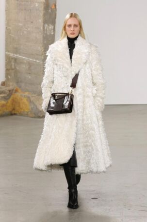 1/39 | Gabriela Hearst Fall 2025 | Photo: NOWFASHION.com Gabriela Hearst Fall 2025 | Photo: NOWFASHION.com