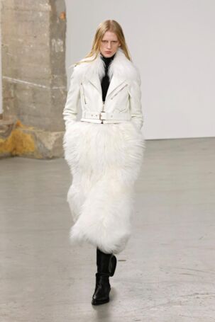3/39 | Gabriela Hearst Fall 2025 | Photo: NOWFASHION.com Gabriela Hearst Fall 2025 | Photo: NOWFASHION.com