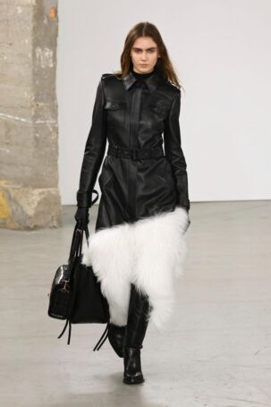 4/39 | Gabriela Hearst Fall 2025 | Photo: NOWFASHION.com Gabriela Hearst Fall 2025 | Photo: NOWFASHION.com