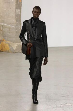 5/39 | Gabriela Hearst Fall 2025 | Photo: NOWFASHION.com Gabriela Hearst Fall 2025 | Photo: NOWFASHION.com