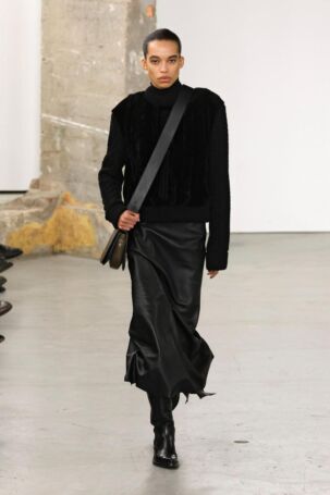 6/39 | Gabriela Hearst Fall 2025 | Photo: NOWFASHION.com Gabriela Hearst Fall 2025 | Photo: NOWFASHION.com