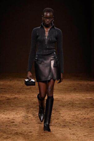 1/61 | Hermès Fall 2025 | Photo: NOWFASHION.com Hermès Fall 2025 | Photo: NOWFASHION.com