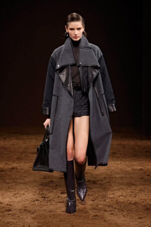 2/61 | Hermès Fall 2025 | Photo: NOWFASHION.com Hermès Fall 2025 | Photo: NOWFASHION.com