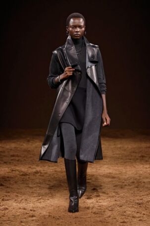 3/61 | Hermès Fall 2025 | Photo: NOWFASHION.com Hermès Fall 2025 | Photo: NOWFASHION.com