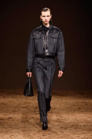 4/61 | Hermès Fall 2025 | Photo: NOWFASHION.com Hermès Fall 2025 | Photo: NOWFASHION.com