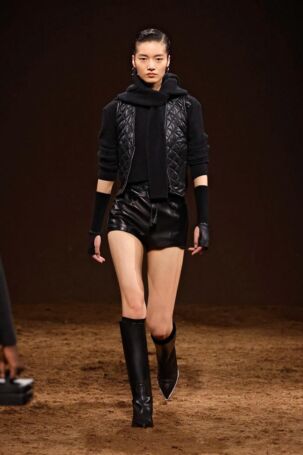 5/61 | Hermès Fall 2025 | Photo: NOWFASHION.com Hermès Fall 2025 | Photo: NOWFASHION.com