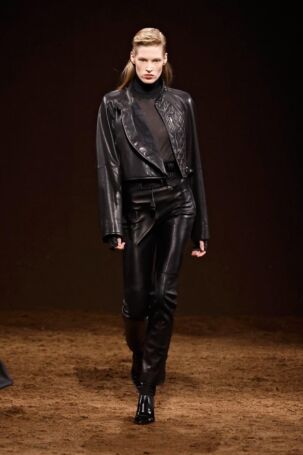 6/61 | Hermès Fall 2025 | Photo: NOWFASHION.com Hermès Fall 2025 | Photo: NOWFASHION.com