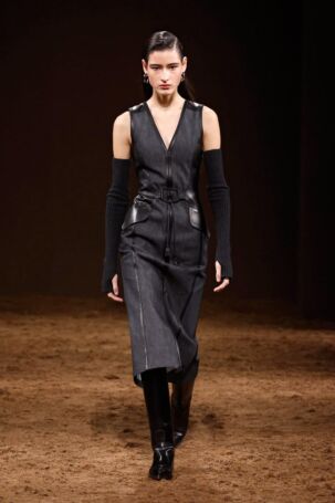 7/61 | Hermès Fall 2025 | Photo: NOWFASHION.com Hermès Fall 2025 | Photo: NOWFASHION.com