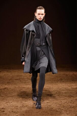 9/61 | Hermès Fall 2025 | Photo: NOWFASHION.com Hermès Fall 2025 | Photo: NOWFASHION.com