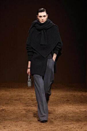 10/61 | Hermès Fall 2025 | Photo: NOWFASHION.com Hermès Fall 2025 | Photo: NOWFASHION.com
