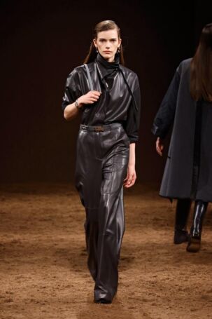 11/61 | Hermès Fall 2025 | Photo: NOWFASHION.com Hermès Fall 2025 | Photo: NOWFASHION.com