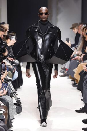3/34 | Junya Watanabe Fall 2025 | Photo: NOWFASHION.com Junya Watanabe Fall 2025 | Photo: NOWFASHION.com