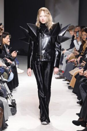 5/34 | Junya Watanabe Fall 2025 | Photo: NOWFASHION.com Junya Watanabe Fall 2025 | Photo: NOWFASHION.com